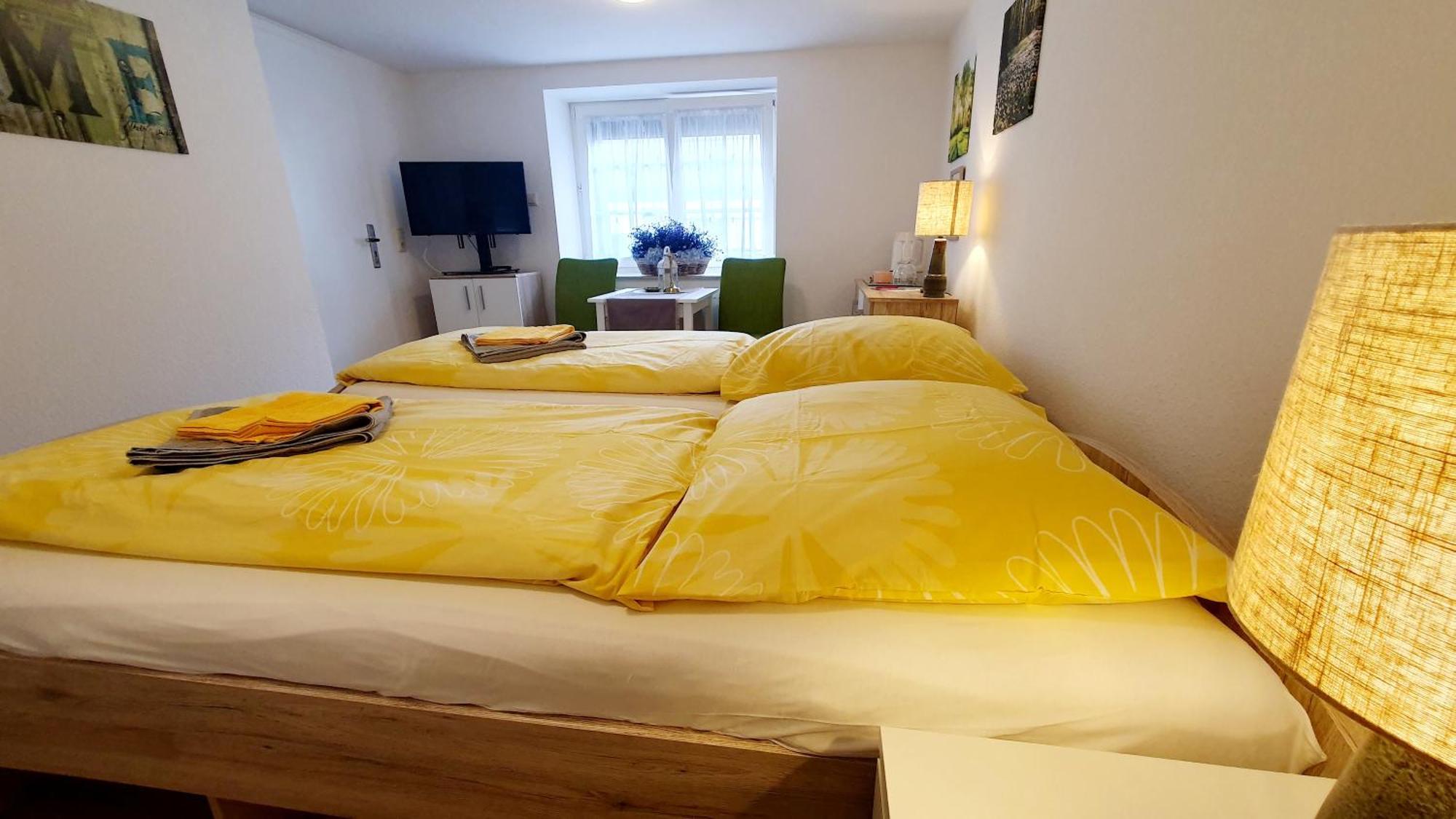 Apartment Gruener Fuerst Mit Sitzecke Im Innenhof & Naehe Park & Erdgeschoss Bad Muskau Room photo